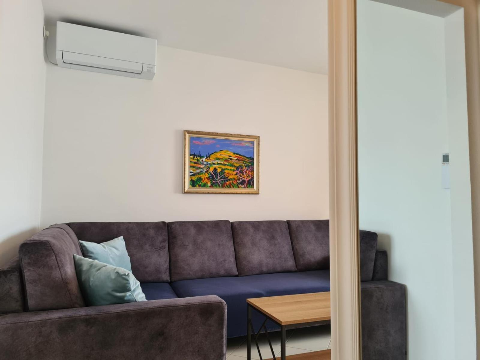 Apartments Jelena Supetar - Four Apartments - A Small House With A Private Yard - Two-Room Apartment With A Sea View - Studio Apartment - Two-Room Apartment With Garden View- Free Parking Exterior photo