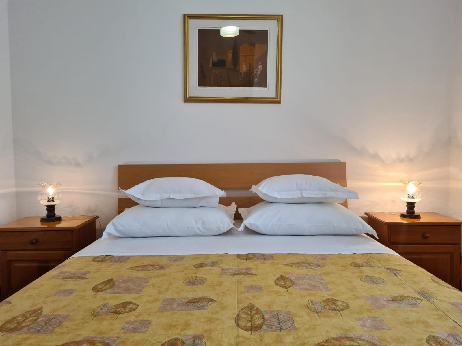 Apartments Jelena Supetar - Four Apartments - A Small House With A Private Yard - Two-Room Apartment With A Sea View - Studio Apartment - Two-Room Apartment With Garden View- Free Parking Exterior photo