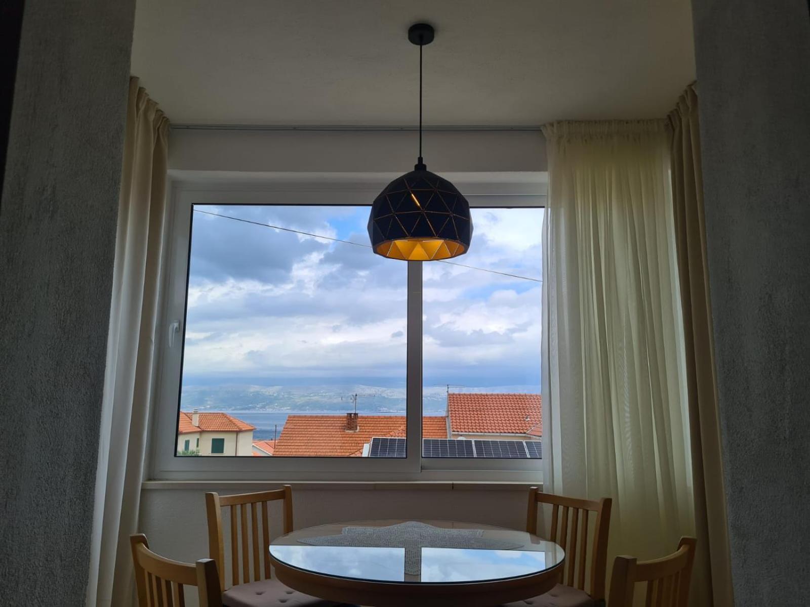 Apartments Jelena Supetar - Four Apartments - A Small House With A Private Yard - Two-Room Apartment With A Sea View - Studio Apartment - Two-Room Apartment With Garden View- Free Parking Exterior photo