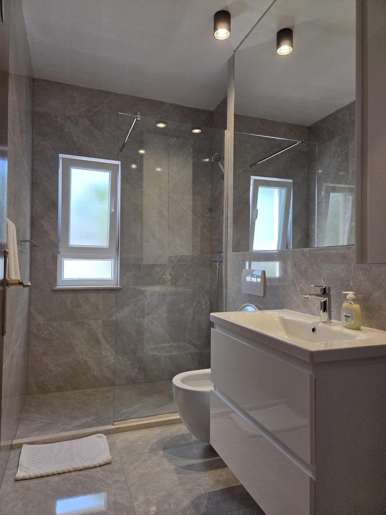Apartments Jelena Supetar - Four Apartments - A Small House With A Private Yard - Two-Room Apartment With A Sea View - Studio Apartment - Two-Room Apartment With Garden View- Free Parking Exterior photo