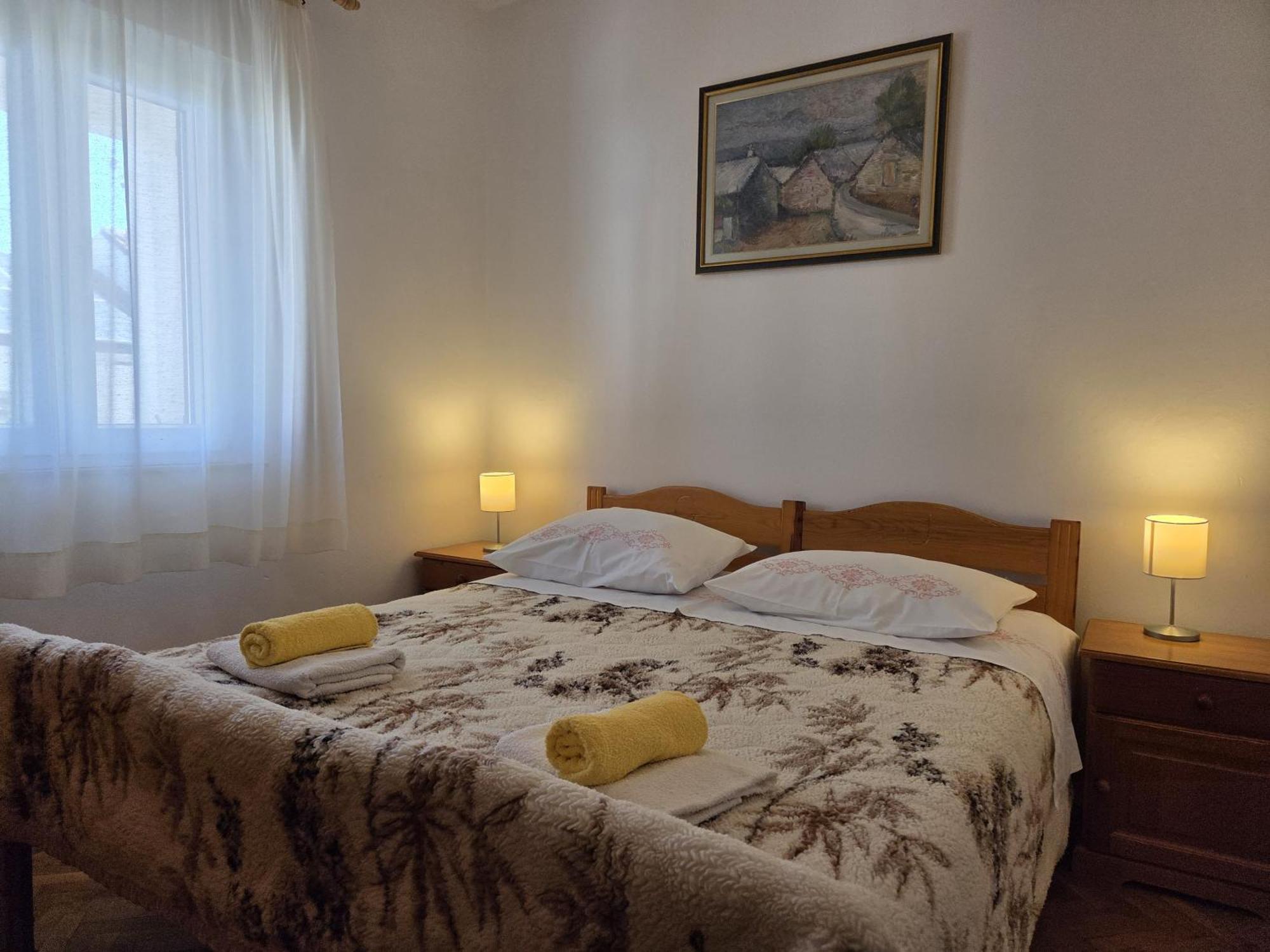 Apartments Jelena Supetar - Four Apartments - A Small House With A Private Yard - Two-Room Apartment With A Sea View - Studio Apartment - Two-Room Apartment With Garden View- Free Parking Exterior photo