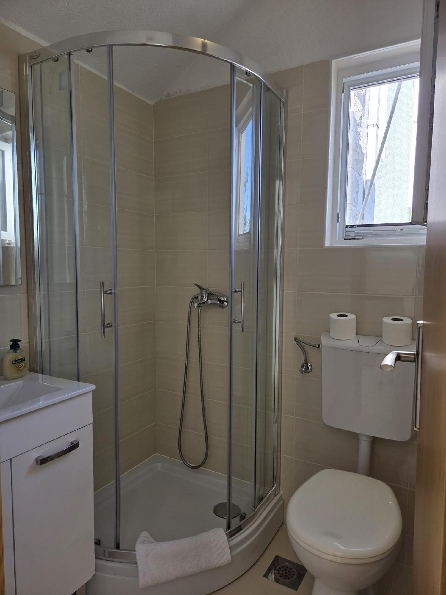 Apartments Jelena Supetar - Four Apartments - A Small House With A Private Yard - Two-Room Apartment With A Sea View - Studio Apartment - Two-Room Apartment With Garden View- Free Parking Exterior photo